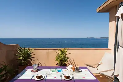 Appartement avec vue sur la mer terrasse