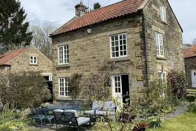 Image de Cottage séparé, feu de bois, pub à 2 minutes, belles promenades
