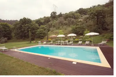 Image de The Valley Farmhouse : Villa avec piscine privée immergé dans le vert
