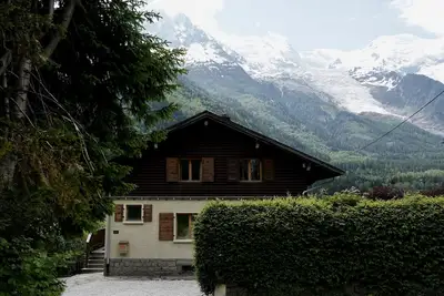 Image de Chalet populaire et élégant. Super endroit. Vue imprenable sur le Mont Blanc.