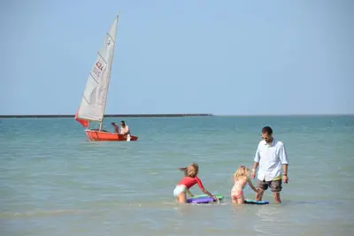 Image de Great Beach House For Large Families \/ Groups Of Friends Sleeps 12 + 2 Babies