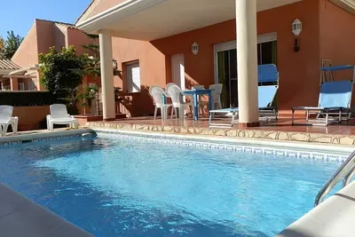 Image de Casa Jeroni, Idéal pour vos vacances, proche de la mer, wifi gratuit, air climatisé en option, piscine privée, animeaux de compagnie autorisés, plage pour chiens