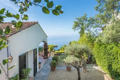 Image de Belle villa avec vue imprenable sur la mer Méditerranée