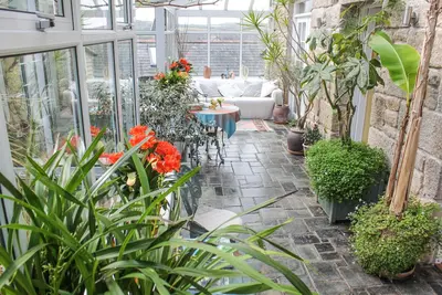 Image de Cornish Farm House primé, avec de superbes jardins et un parking pour 3 voitures