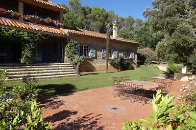 Grande bastide de caractère avec piscine 15m X 7m pour 10 à 14 personnes