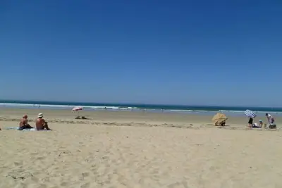 Appartement lumineux situé à 50m de la Grande-Plage, vue partielle mer classé **