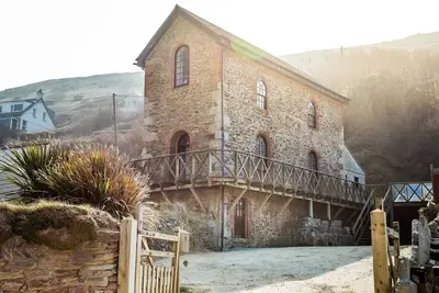 Image de Unique Beachside Cornish Engine House - Dates 2020 En Direct!