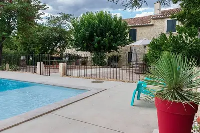 Image de Location D'Un Mas Avec Piscine Dans Un Domaine Viticole En Petite Camargue