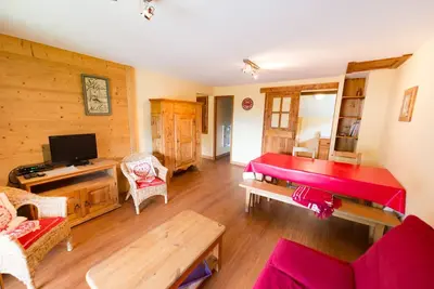 Image de Le Monetier Les Bains: Appartement style 'montagnard'  dans grand chalet