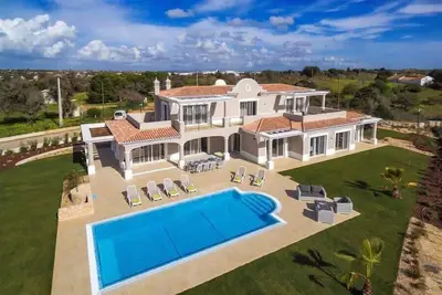 Image de Villa Pinta - Magnifique propriété de 5 chambres nouvellement construite avec de superbes vues sur le golf et la campagne!