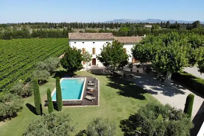 Image de Grand mas typique provencal, entouré de vignes, 5 chambres avec sdb, piscine