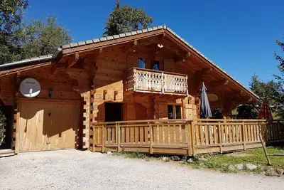 Image de Chalet de 3 chambres 7 personnes. Situé à 2 minutes à pieds de la télésiège.