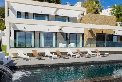 Image de Villa de luxe piscine chauffée et vue sur la mer