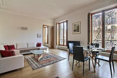 Image de Charmant appartement spacieux 2bd / 2bth - Saint-Michel