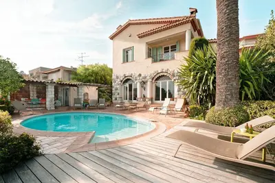 Image de Luxueuse villa donnant sur la baie de Villefranche et Cap Ferrat.