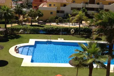 Image de Superbement situé avec vue sur la marina et les piscines, avec grande terrasse ensoleillée