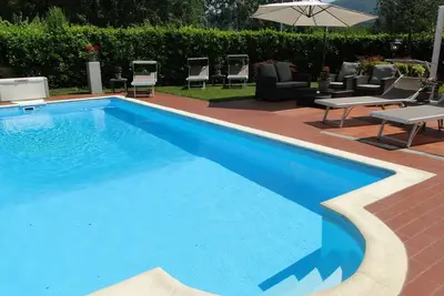 Près du centre de Lucca. Idéal pour les excursions. Usage privé de la piscine, A/C