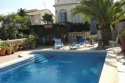 Image de Villa individuelle de 2 chambres avec piscine privée