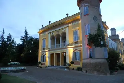 Image de Appartement à Villa historique avec piscine et parc de 1500 privée