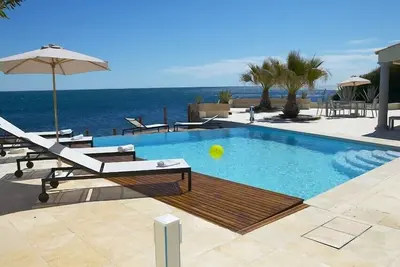 Image de Superb villa \"pieds dans l'eau\"