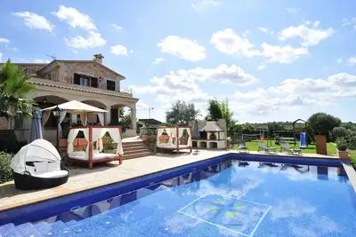 Image de Villa de luxe avec piscine, Bbq. Balançoires, Gym, Jacuzzi, billard, baby-foot