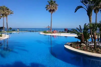 plage de luxe appartement avec vue imprenable sur la mer et la piscine. Meilleur orientée sud. Wifi