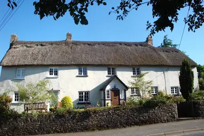 Image de Charmante chaumière du XVIIe siècle, classée Grade Ii