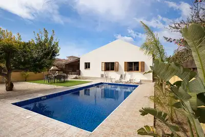Image de Villa Majestic avec piscine privée, à quelques pas de la plage