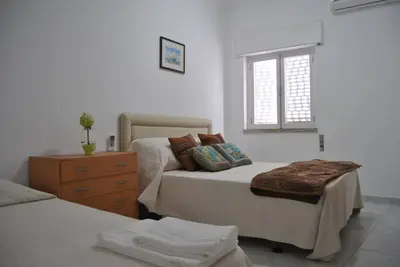 Image de Famille et touristique appartement de 100 mètres de la plage Peneco