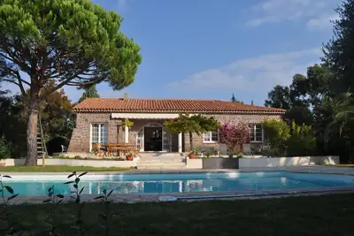 Image de Villa calme dans un domaine privé, vue sur la mer, à pied de la plage