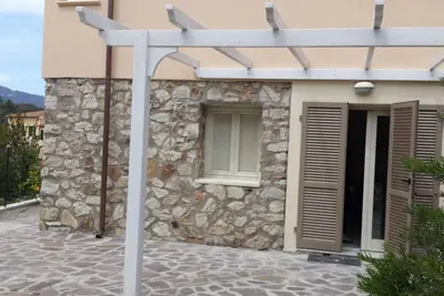 Image de Appartement rez de chaussée pour 8 personnes à 350 mètres de la mer