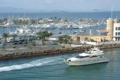 Image de Luxueux appartement au 5e étage avec incroyables vues/télévision par satellite