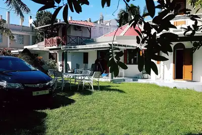 Image de La Petite Ancienne Maison Dans Le Jardin