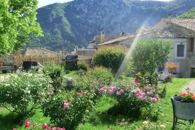 Image de Cornillon Sur L Oule: Gîte dans maison de village provençal avec jardin