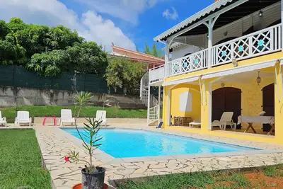 Image de Les Trois Ilets: Haut De Villa + Piscine De Standing Type F4 De 2 A 8 Personnes