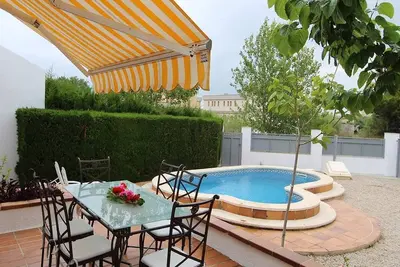 Image de Casa Pilar, Idéal pour vos vacances, proche de la mer, wifi gratuit, air climatisé en option, piscine privée, animeaux de compagnie autorisés, plage pour chiens