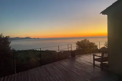 Image de Villa Independante Face A La Mer - Vue Exceptionnelle - Pres Des Plages -