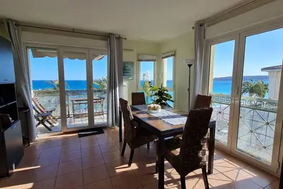 Image de Villa Azzurra, Menton 'De Luxe', en bord de mer, 4ème étage sur 5, super-équipé.