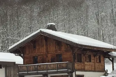 Image de chalet idyllique de 5 chambres familiales - peut accueillir jusqu'à 12