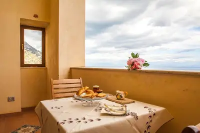Image de Villa avec large vue mer sur la côte amalfitaine