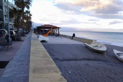 Letojanni: Casa Putti-Bel appartement pour le premier soleil d'été pour 4 pers. ne Taormina- Letojanni central indépendant avec jardin et à seulement 30 mètres de la plage