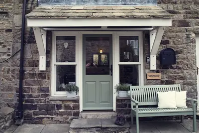 Image de Dinmore, un chalet en pierre original pour 2 personnes près du vert à Reeth, Swaledale