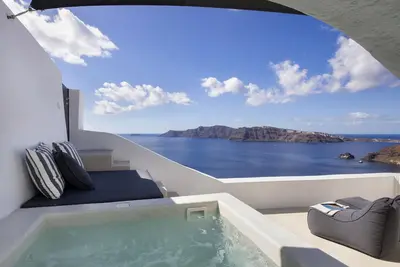 Image de Villa de luxe avec piscine jacuzzi en plein air et une vue imprenable sur la caldeira!
