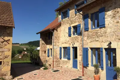 Image de gîte de luxe 4 chambres avec piscine