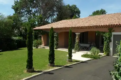 Image de Villa avec jardin retiré dans résidence exclusive avec sa grande piscine