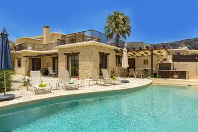 'Owls Watch Villa' -  A Stone Built Villa that sleeps 6 guests  in 3 bedrooms