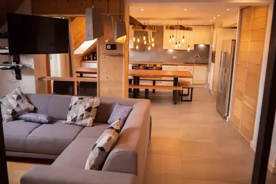 Image de Spacieux duplex plein sud avec Wifi, 6 chambres / 4 bains. Vue imprenable