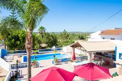Image de Villa rurale avec piscine Ă 10 minutes de la plage