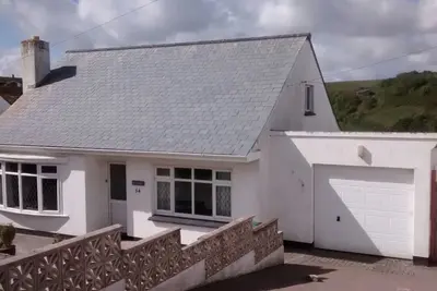Image de Cottage dans un emplacement balnéaire recherché avec parking - Nouvelle Terrasse / Wifi Gratuit
