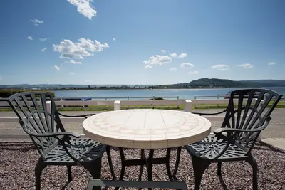 Image de Maison traditionnelle en pierre, magnifiquement rénovée, ininterrompue Vue sur la mer